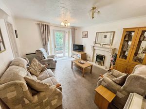 Lounge- click for photo gallery